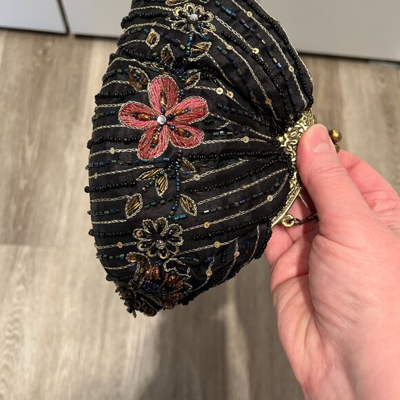 Elegant Black Beaded Clutch with Floral Design - Picture 10 of 12